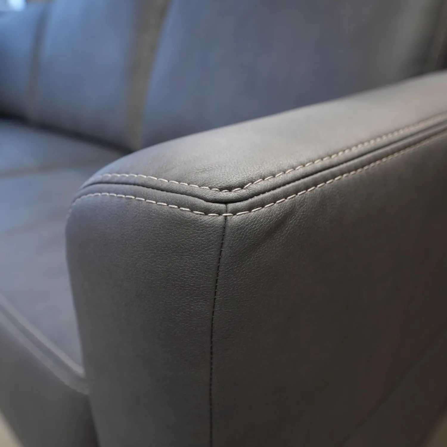 Zehdenick Ecksofas|Ecksofa Cassius Stoff Galero Slate Grau Kufe K001 Schwarz Mit Kopfstützen Und WallAway Funktion