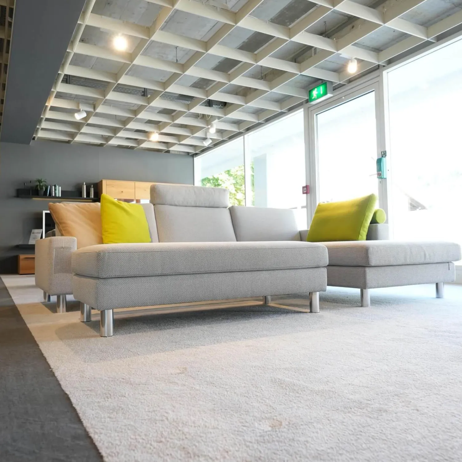 Erpo Ecksofas|Ecksofa Classic 500 Stoff Sugar 2010 80 Grau Metallfüße Hochglanz Inklusive Hocker Und Kissen