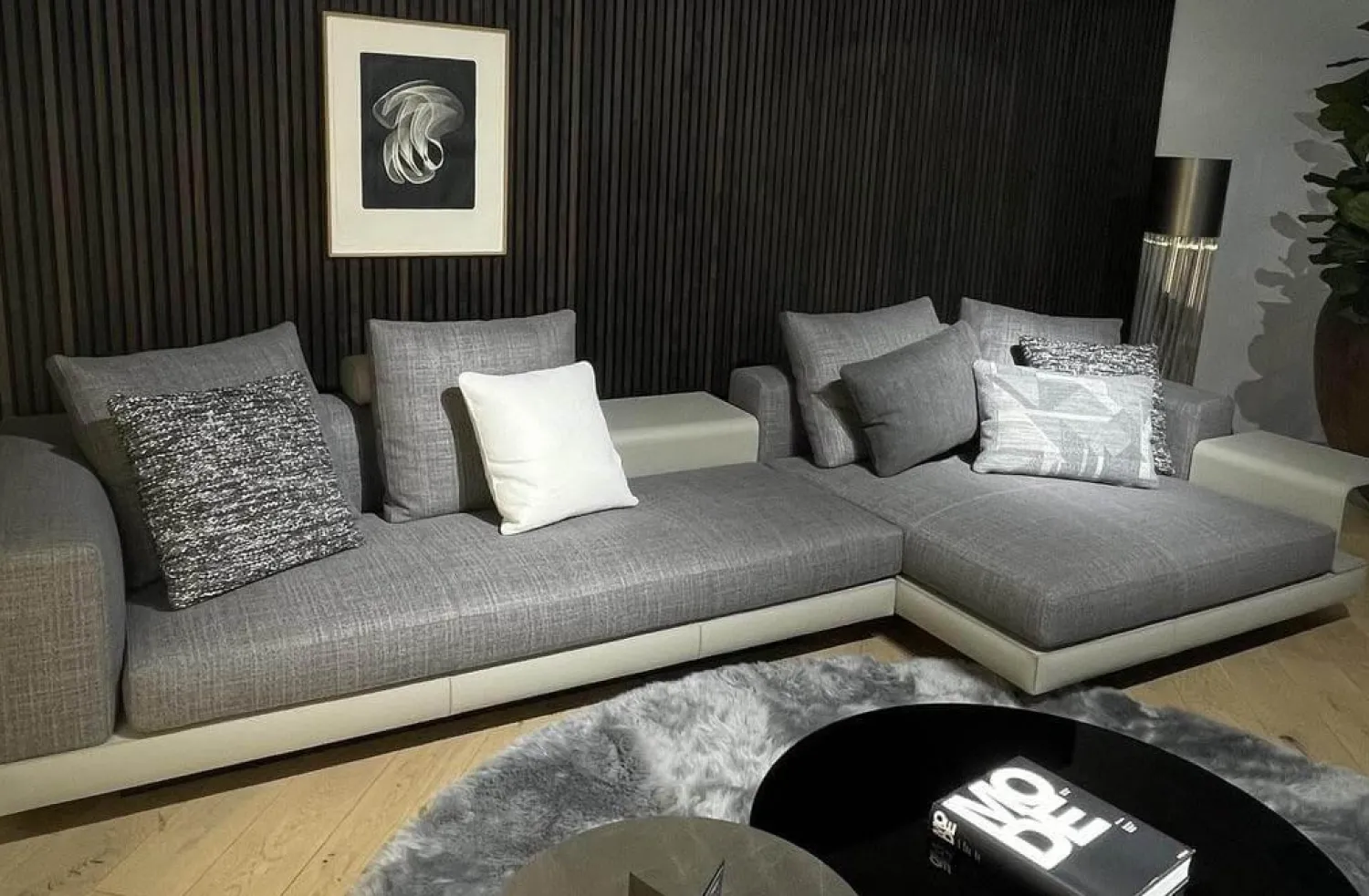 Minotti Ecksofas|Ecksofa Connery Stoff Bright 05 Peltro Grau Gestell Leder Aspen 06 Pomice Grau Mit Ablage Rechts