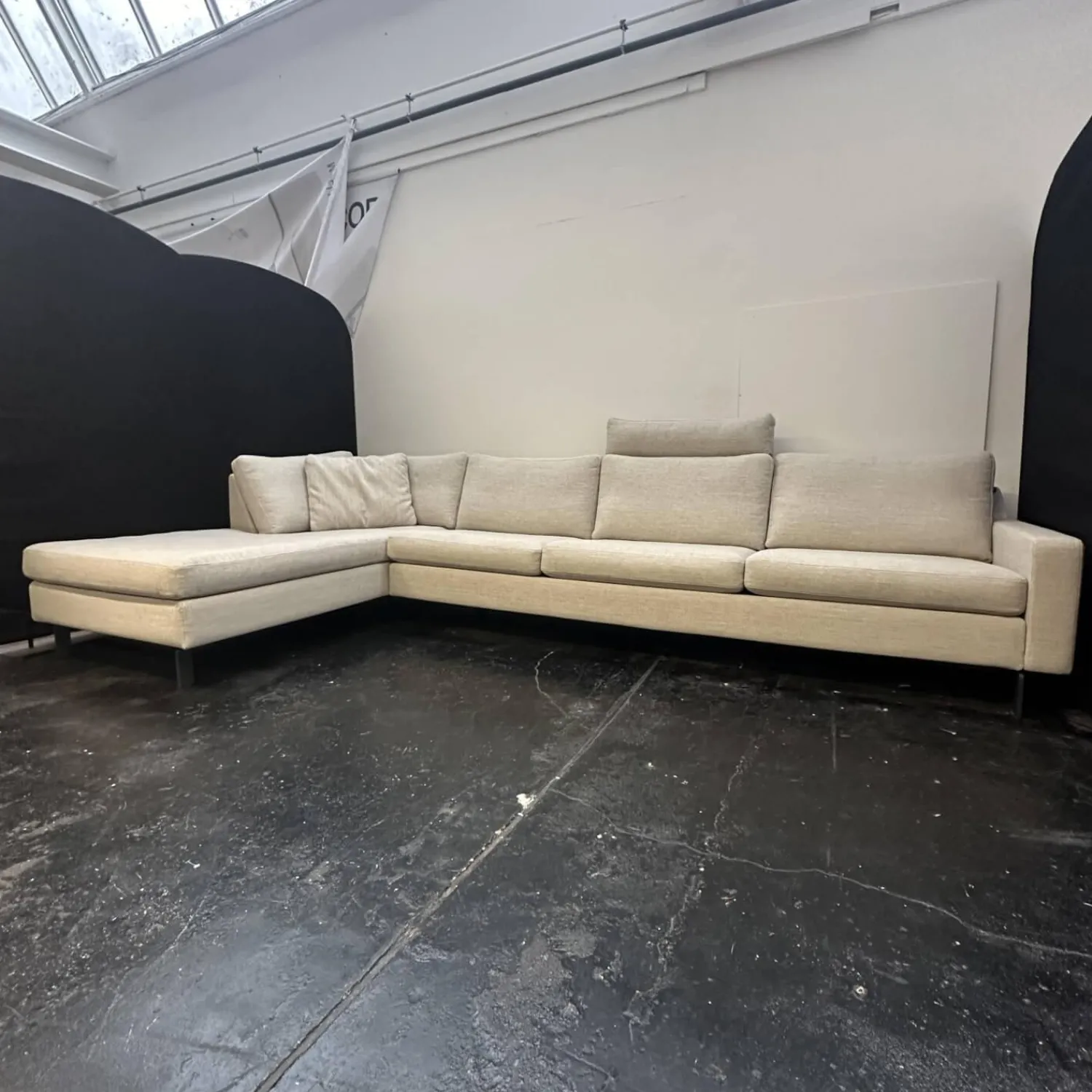 COR Ecksofas|Ecksofa Conseta Bezug Stoff 8081 Muschel Grau Schmalfüße Anthrazit inklusive Kopfstütze