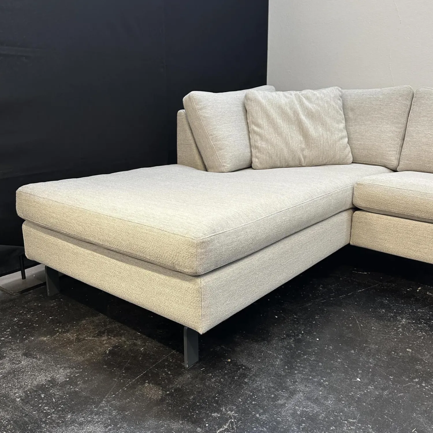 COR Ecksofas|Ecksofa Conseta Bezug Stoff 8081 Muschel Grau Schmalfüße Anthrazit inklusive Kopfstütze