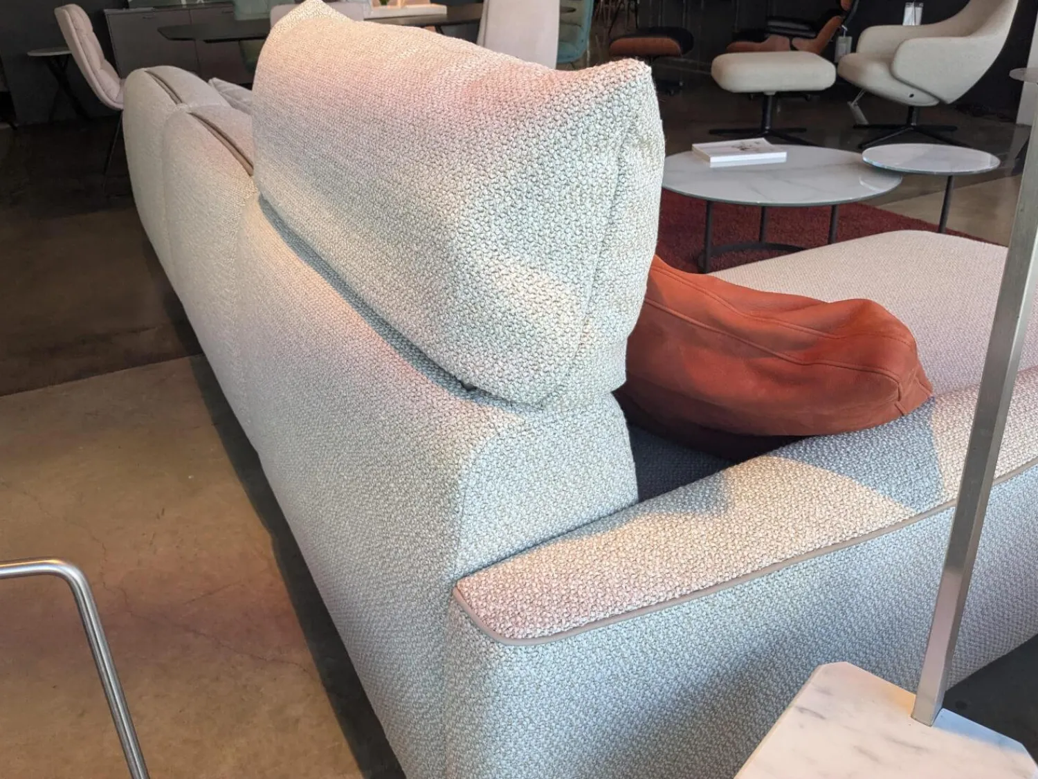 Jori Ecksofas|Ecksofa Eden Stoff Thuile C0002 Grau Creme Fuße Metall Bronze Schwarz Pulverbeschichtet Inklusive Hocker Und 3 Kissen