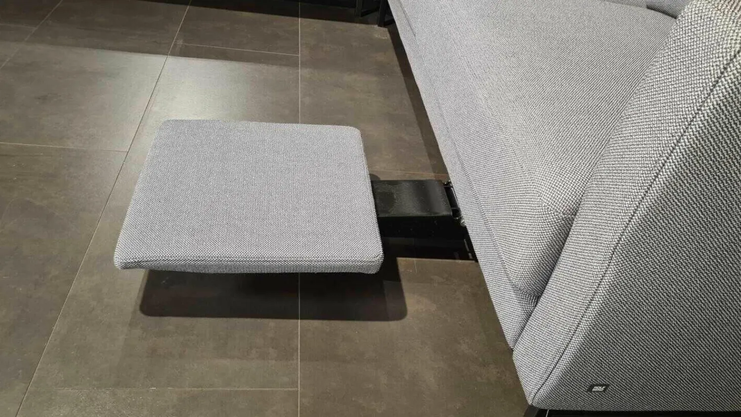 Rolf Benz Ecksofas|Ecksofa Ego Stoff 26.267 Graphitgrau mit 4 Kissen und Nackenstütze