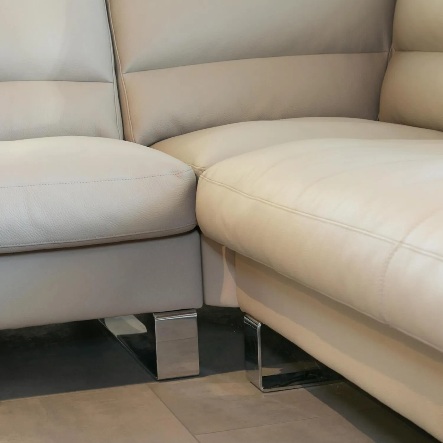 Erpo Ecksofas|Ecksofa Esparo 400 Bezug Leder I 43.210 Creme Kufen 8 HG Mit Kopfstütze Und Armlehnkissen