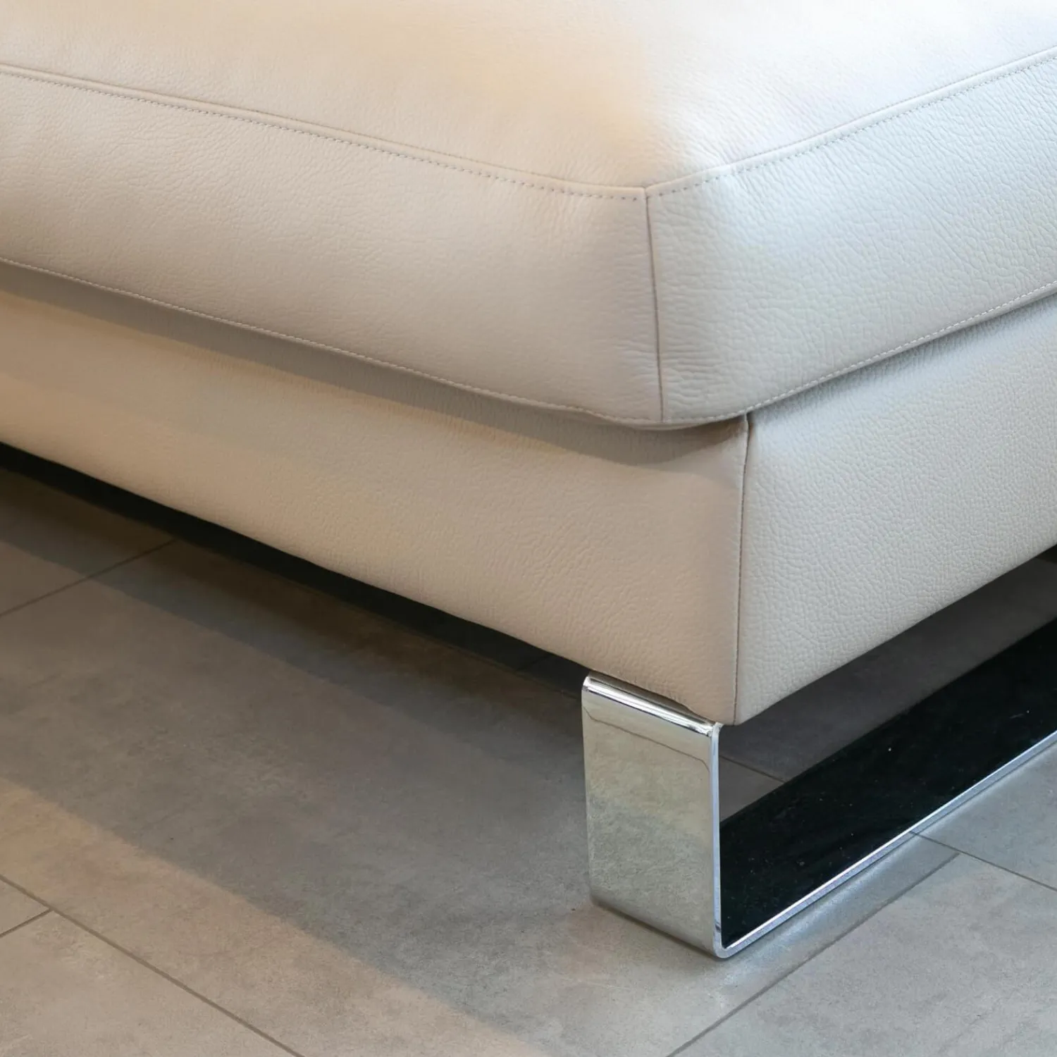 Erpo Ecksofas|Ecksofa Esparo 400 Bezug Leder I 43.210 Creme Kufen 8 HG Mit Kopfstütze Und Armlehnkissen