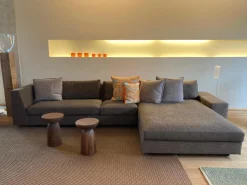 Ligne Roset Ecksofas|Ecksofa Exclusif Stoff Bari Brun Grau Füße Kunststoff Schwarz Inklusive 3 Kissen