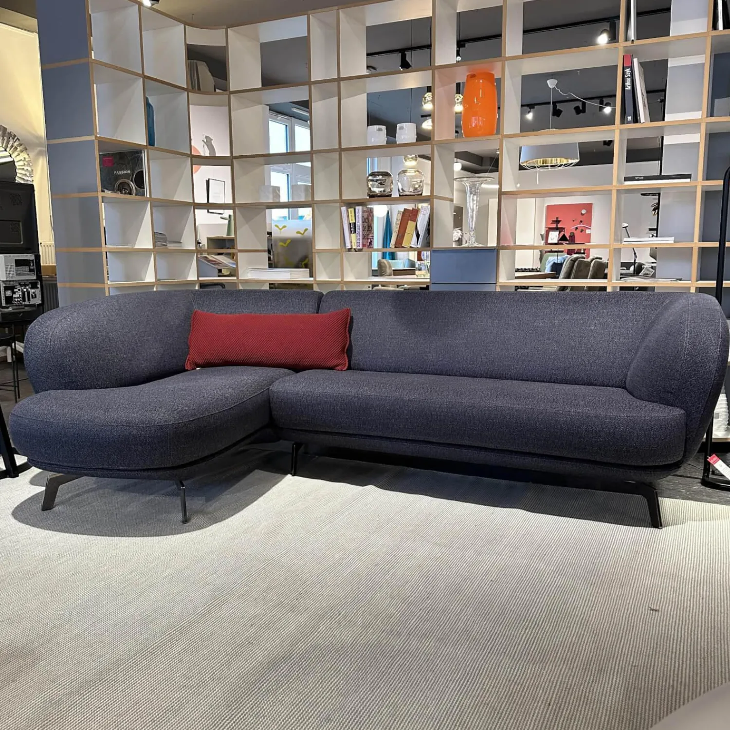 Leolux Wohnlandschaften|Ecksofas|Ecksofa Flint Stoff Varese Bleu Grau Blau Füße Rauchchrom