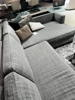Christine Kröncke Ecksofas|Ecksofa Hailey Stoff Chameleon Salvia 4145 085 Grau Fuß Matt Schwarz Pulverbeschichtet