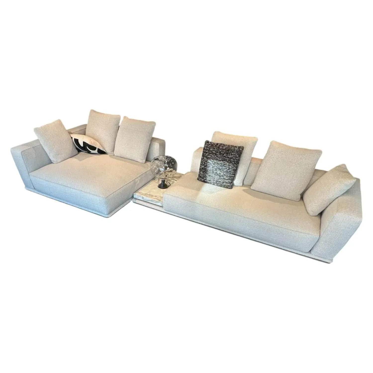 Minotti Ecksofas|Ecksofa Horizonte Stoff Brise 01 Naturale mit Zwischentisch in Calacatta Marmor