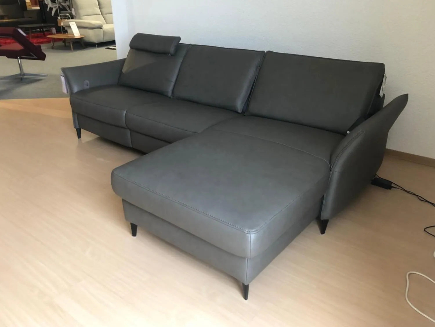 Hukla Ecksofas|Ecksofa HU RL20001 Leder Vivre Greystone Grau Füße Aluminium Schwarz Lackiert Mit Verstellbaren Rückenpolster