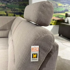 Polipol Ecksofas|Ecksofa Larus Stoff Fabiola Desert Grau Creme Gestell Stahl Füße Holz Lackiert Inklusive Elektrischer Liegefunktion 2 Kopfstützen Und 2 Kissen