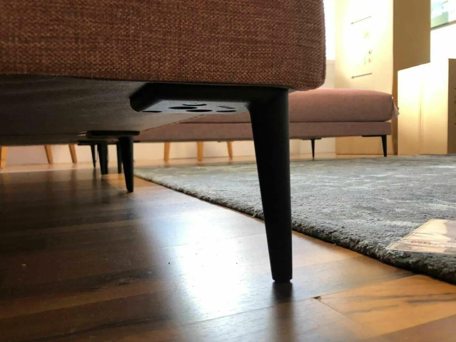 Contur Ecksofas|Ecksofa Linn Stoff Divine 61 Pink Fuß Metall Schwarz mit 4 Kissen