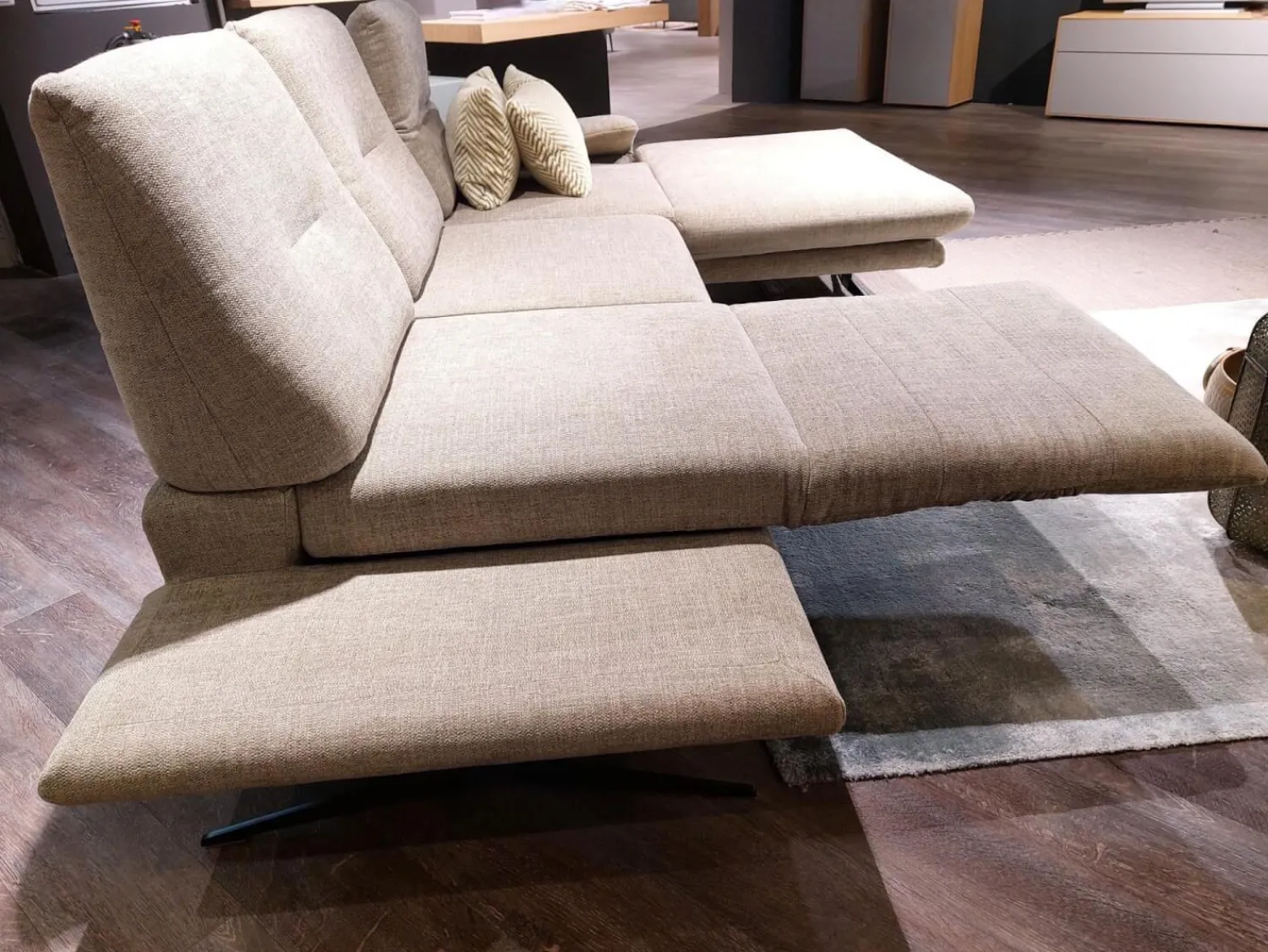 Global Ecksofas|Ecksofa Lucero Stoff Bernando Oliv Grau Metallkufe Schwarz