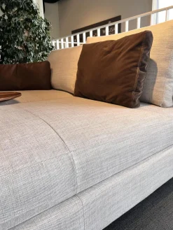 Weibelweibel Ecksofas|Ecksofa Marlo Stoff Gioia Seidengrau Holzfüße Buche Mit Drehsitz Und Beistelltisch Ava Platte Nussbaum Massiv