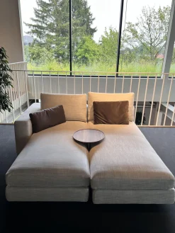 Weibelweibel Ecksofas|Ecksofa Marlo Stoff Gioia Seidengrau Holzfüße Buche Mit Drehsitz Und Beistelltisch Ava Platte Nussbaum Massiv