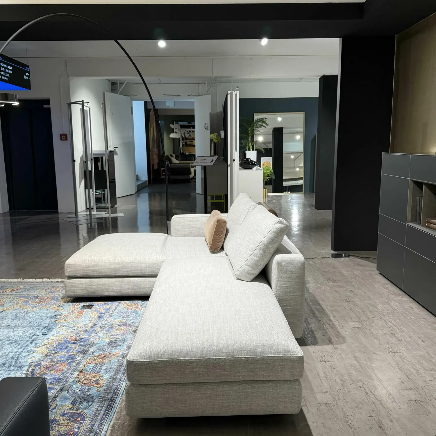 Weibelweibel Ecksofas|Ecksofa Marlo Stoff Gioia Seidengrau mit 3 Kissen und Funktionsrolle