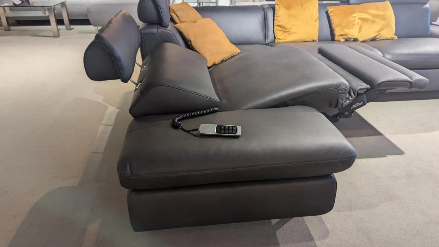 Polsteria Ecksofas|Ecksofa Milano Leder LL Evita Anthrazit Metallkufe Schwarz Matt Ohne Dekokissen