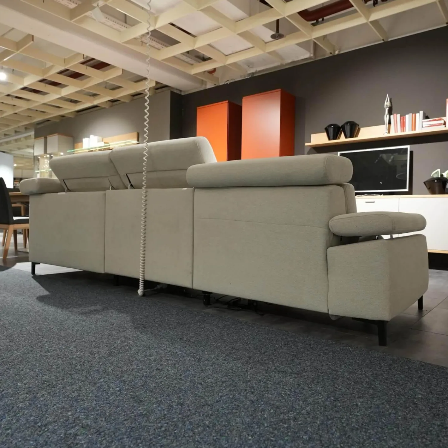 Zehdenick Ecksofas|Ecksofa MM ZE1161 Stoff Calido Ecru Grau Metallfüße Schwarz Mit Motorischer Wallaway Funktion