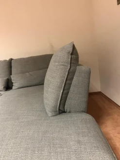 Carina Ecksofas|Ecksofa Modell 1043 Stoff Picasso Stone Grau PG 3 mit Kopfstütze und Nierenkissen