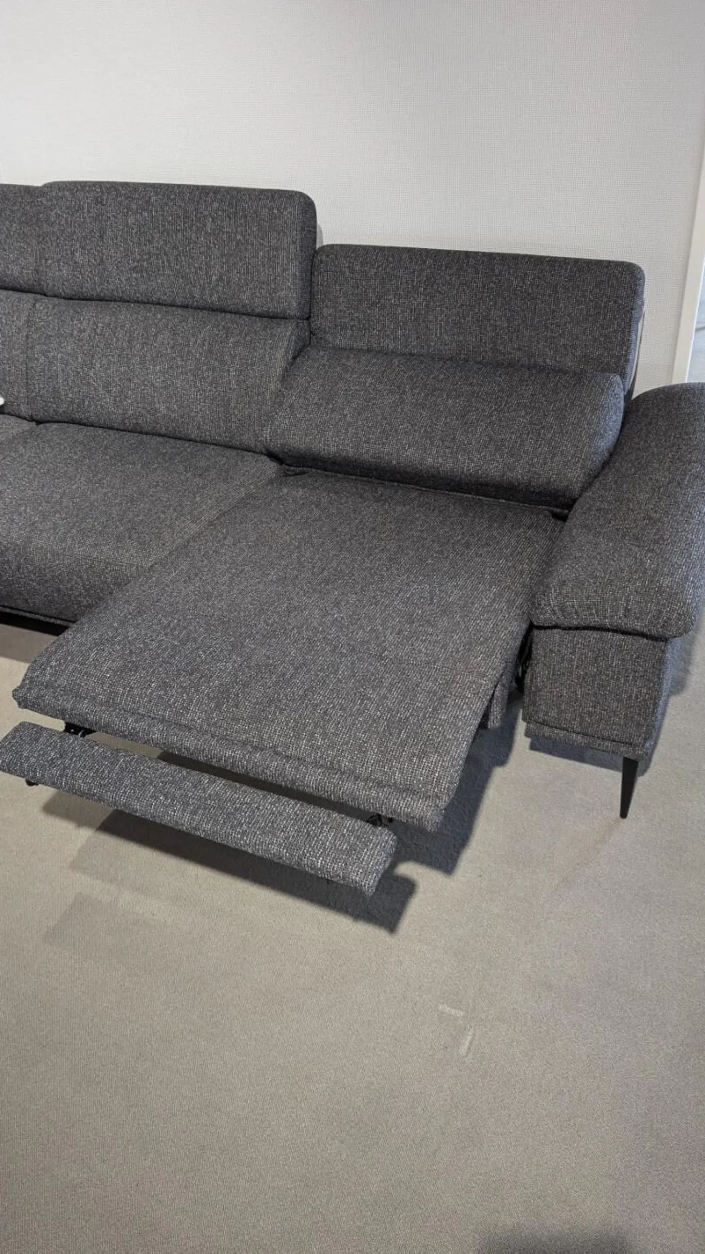 Dietsch Ecksofas|Ecksofa Moon Stoff Sneak 67 Anthrazit Füße Metall Schwarz Matt Mit Elektrischer Wallfree Relaxfunktion