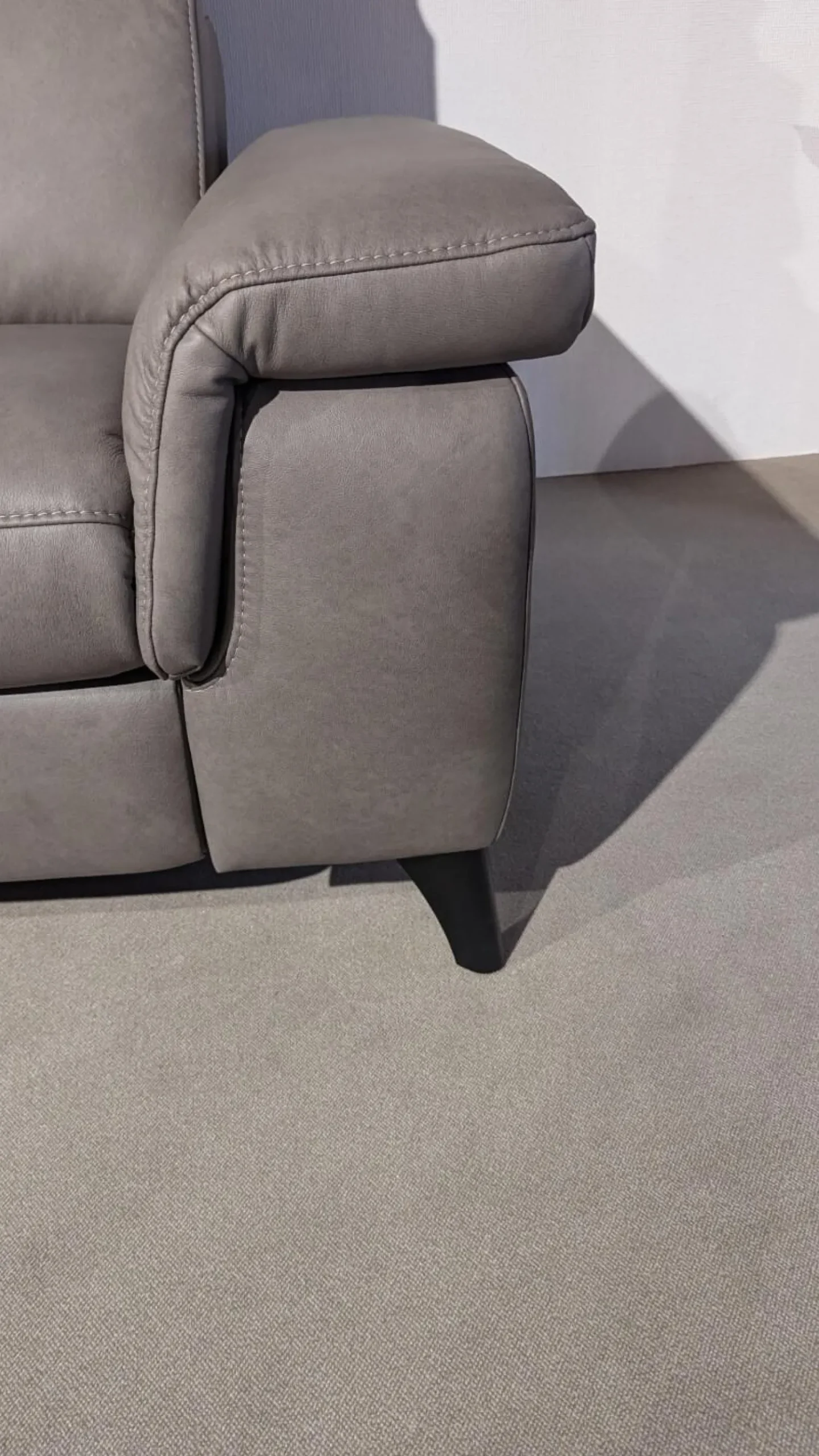 Polsteria Ecksofas|Ecksofa Motion IV Leder LL Evita Smoke Grau Metallfuß Schwarz Mit Tisch Und Kissen