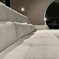 Cierre Ecksofas|Ecksofa Oscar Stoff 2 Ollin 101 Hellgrau Beige Sockel Metall Schwarz Lackiert Füße Chrom Gold