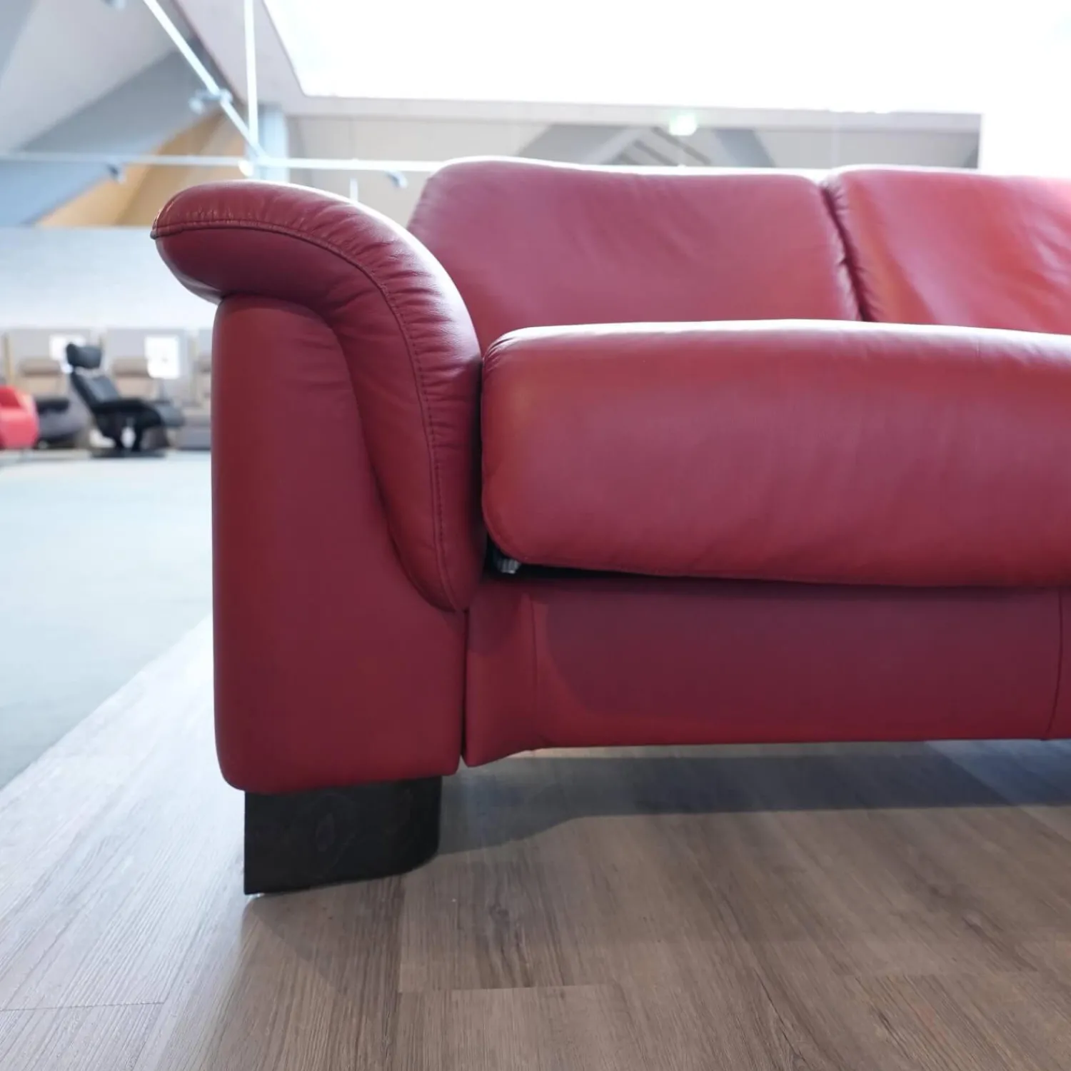 Stressless Ecksofas|Ecksofa Paradies Leder Paloma Cherry Rot Fuß Buche Wenge Schwarz Mit Kissen Und Couchtisch