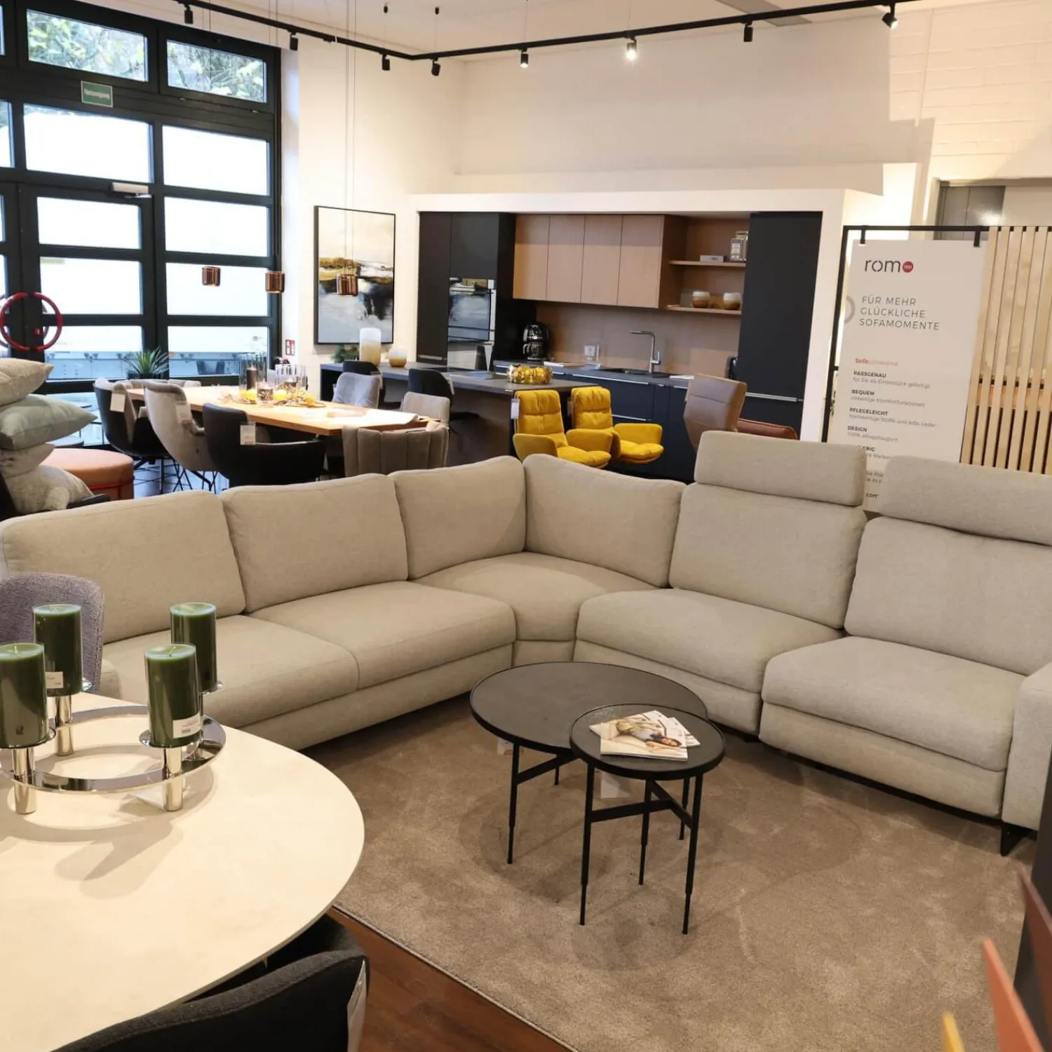 Accente Ecksofas|Ecksofa Radioso 290BB290 Stoff Wembley Angora Beige Füße Stahl Black 01 Schwarz Lackiert Mit Nackenstütze