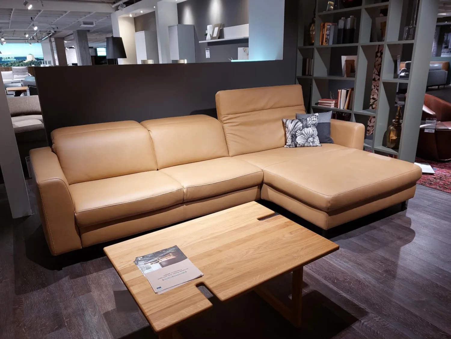 Global Ecksofas|Ecksofa Rafaela Leder Vivre Honig Braun Füße Metall Pulverbeschichtet Schwarz Inklusive Motorischen Sitzvorzug Und Relaxfunktion