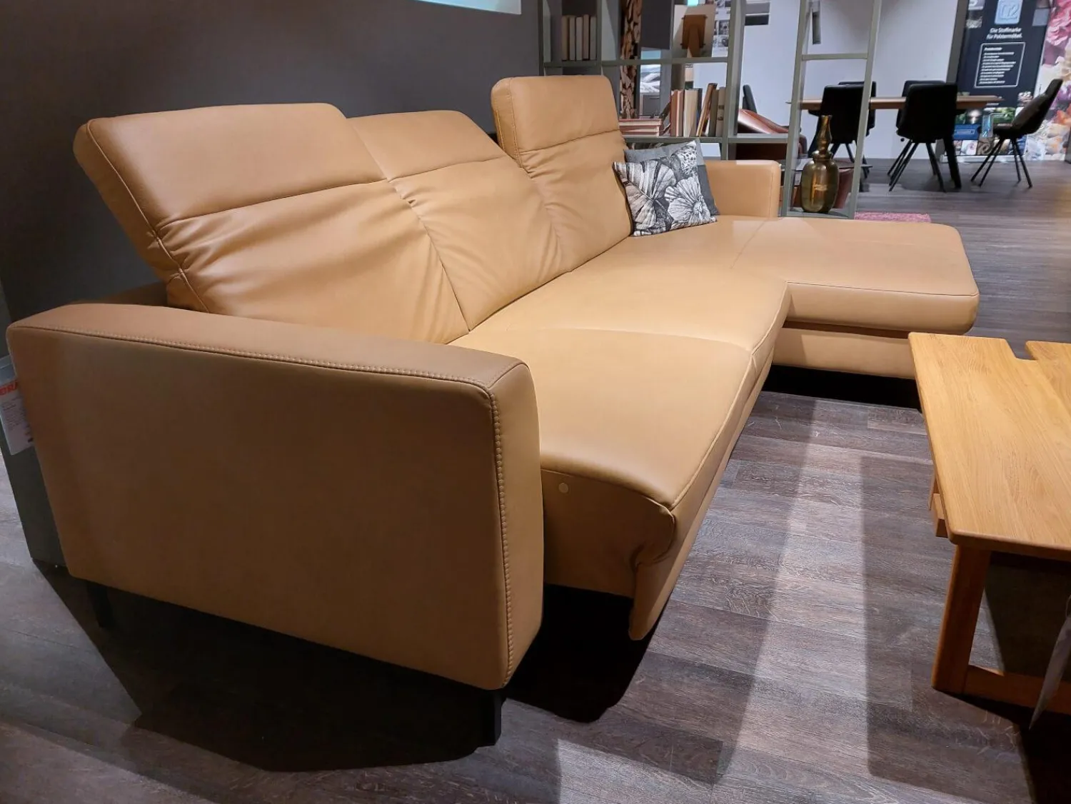 Global Ecksofas|Ecksofa Rafaela Leder Vivre Honig Braun Füße Metall Pulverbeschichtet Schwarz Inklusive Motorischen Sitzvorzug Und Relaxfunktion