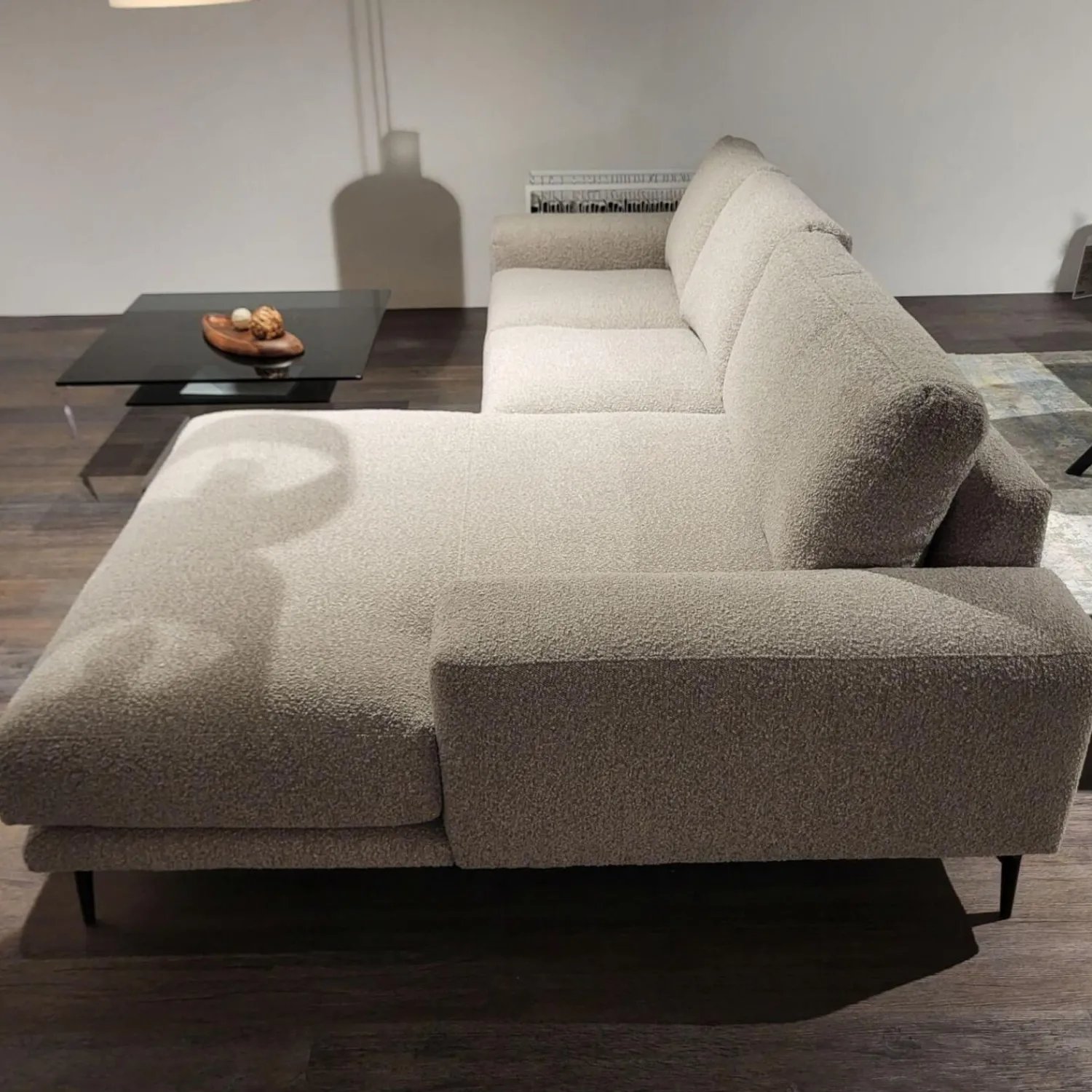 Natura Ecksofas|Ecksofa Redington Stoff Toffee PG D Beige Grau Metallfuß Schwarz Mit Losen Rückenkissen Mit Inlett