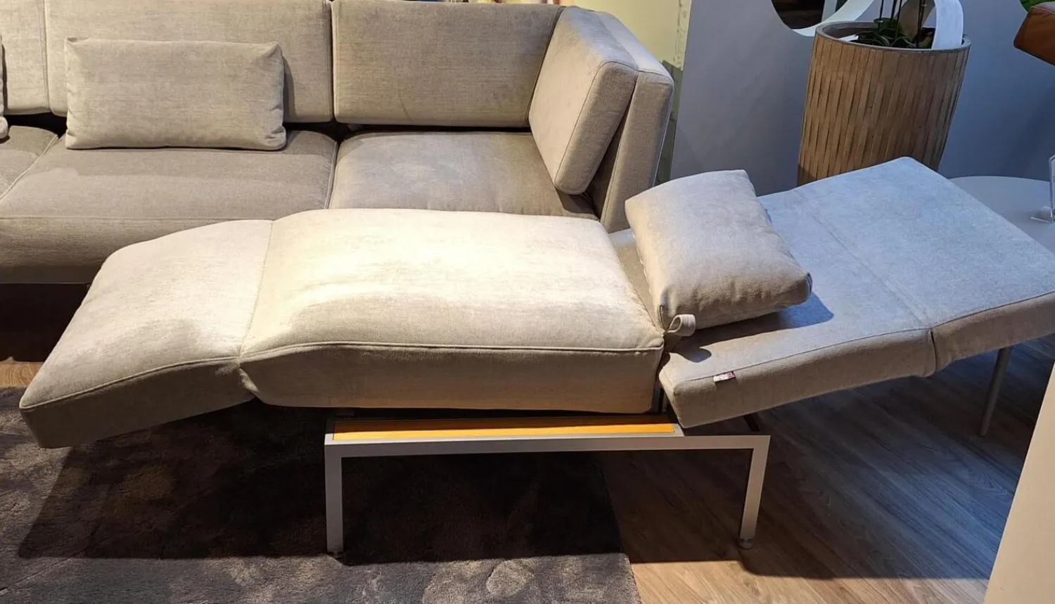 Brühl Ecksofas|Ecksofa Roro Soft Stoff 2813 0093 Hellgrau Füße Lackiert Mit Verstellfunktionen