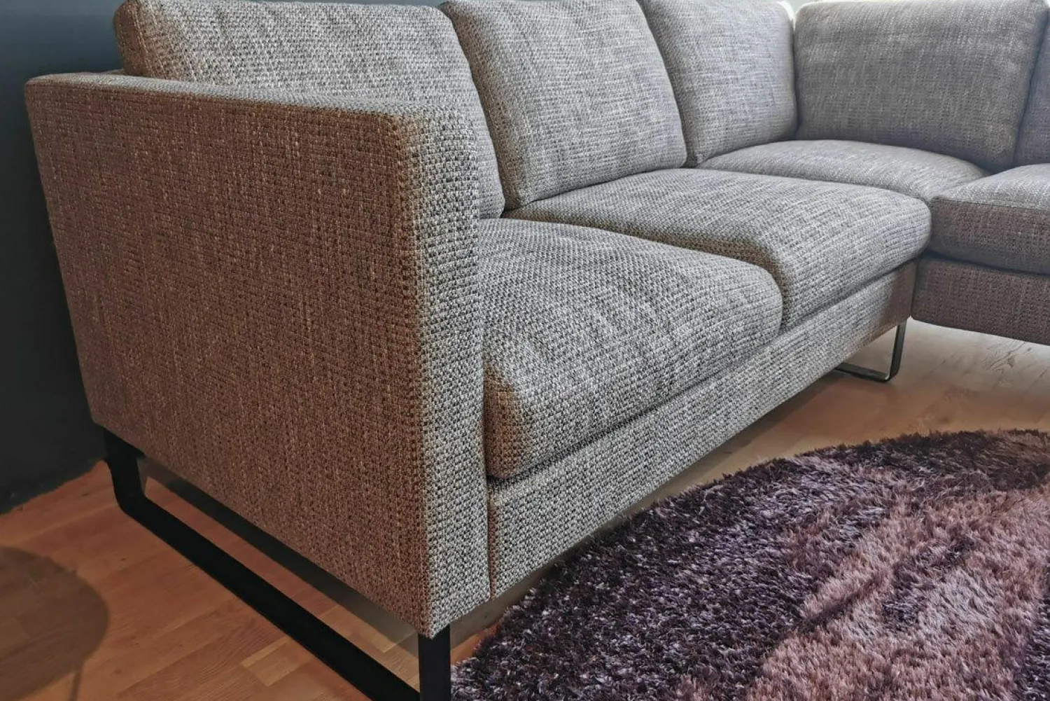 Cramer Polstermanufaktur Ecksofas|Ecksofa Sacco Stoff Carlucci Di Chivasso Beige Grau Meliert Kufen Metall Schwarz Lackiert