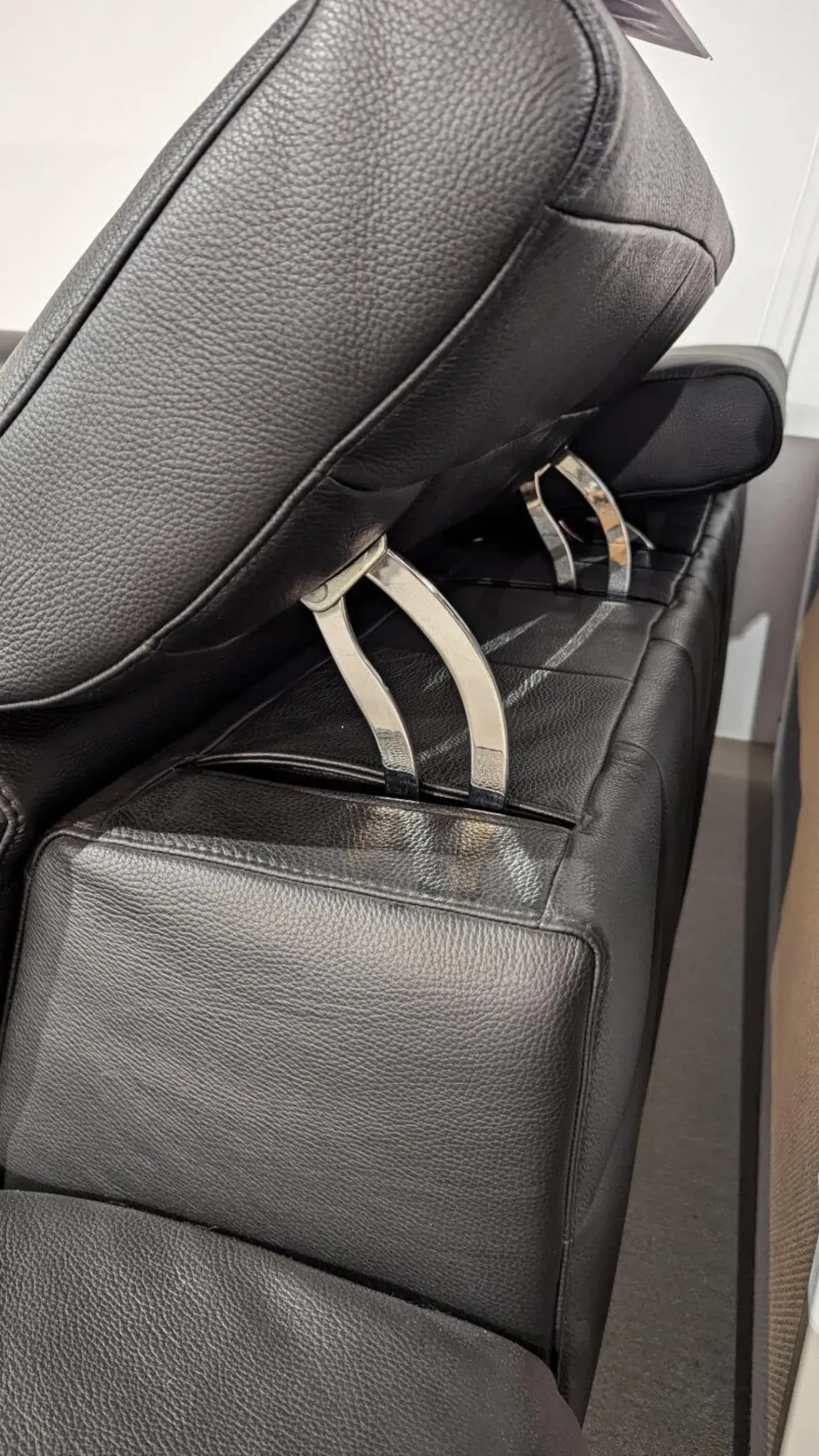 Candy Ecksofas|Ecksofa Sacramento Dickleder Torero Nero Schwarz Gestell Metall Füße Metall Chrom