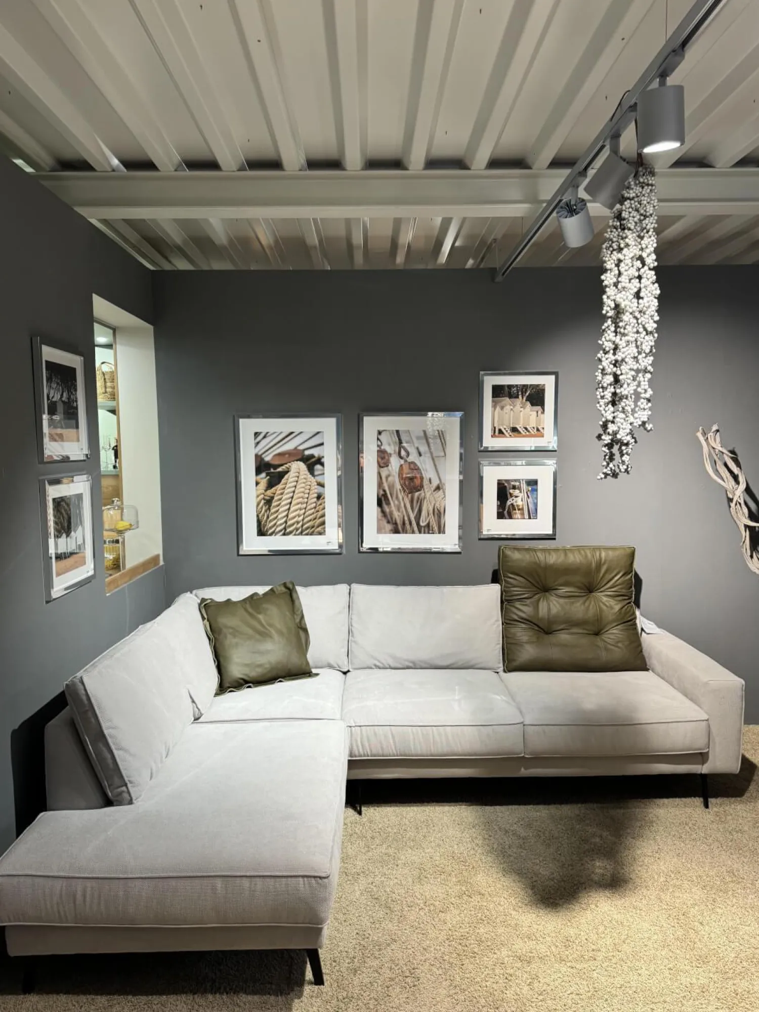 Global Ecksofas|Ecksofa Samara Stoff Stoff XBO Creme Füße Schwarz ohne Dekokissen