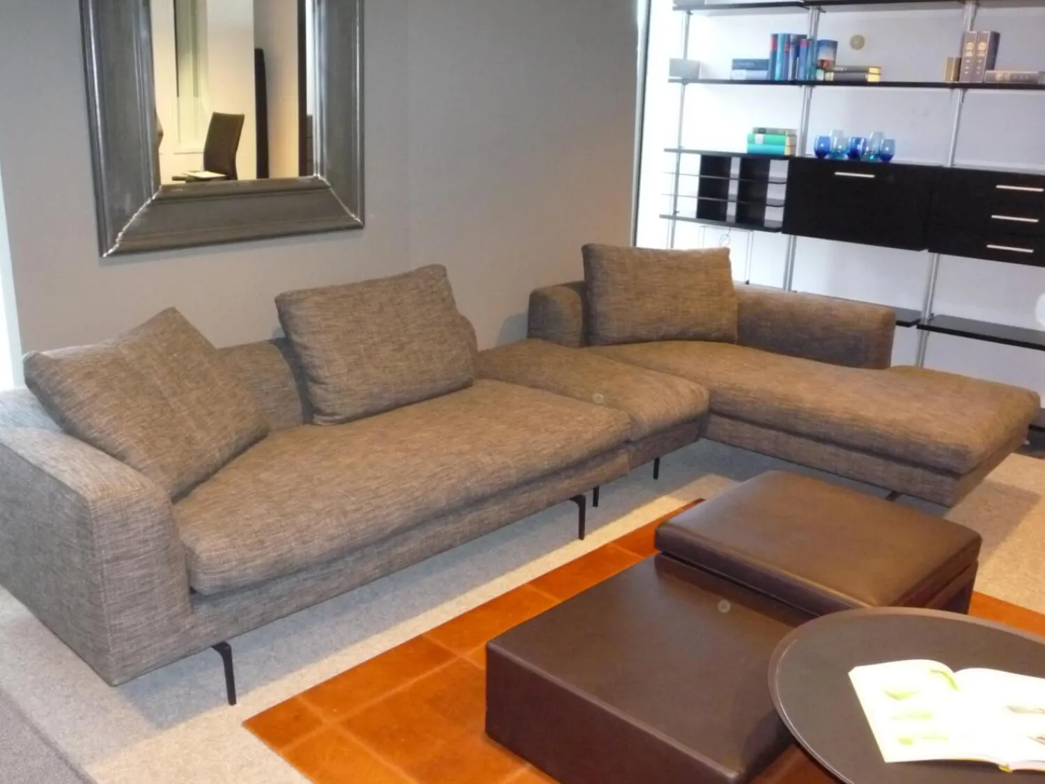 COR Ecksofas|Ecksofa Sofagruppe Mell Lounge Stoff 9206 Braungrau Füße Schwarz mit Hocker