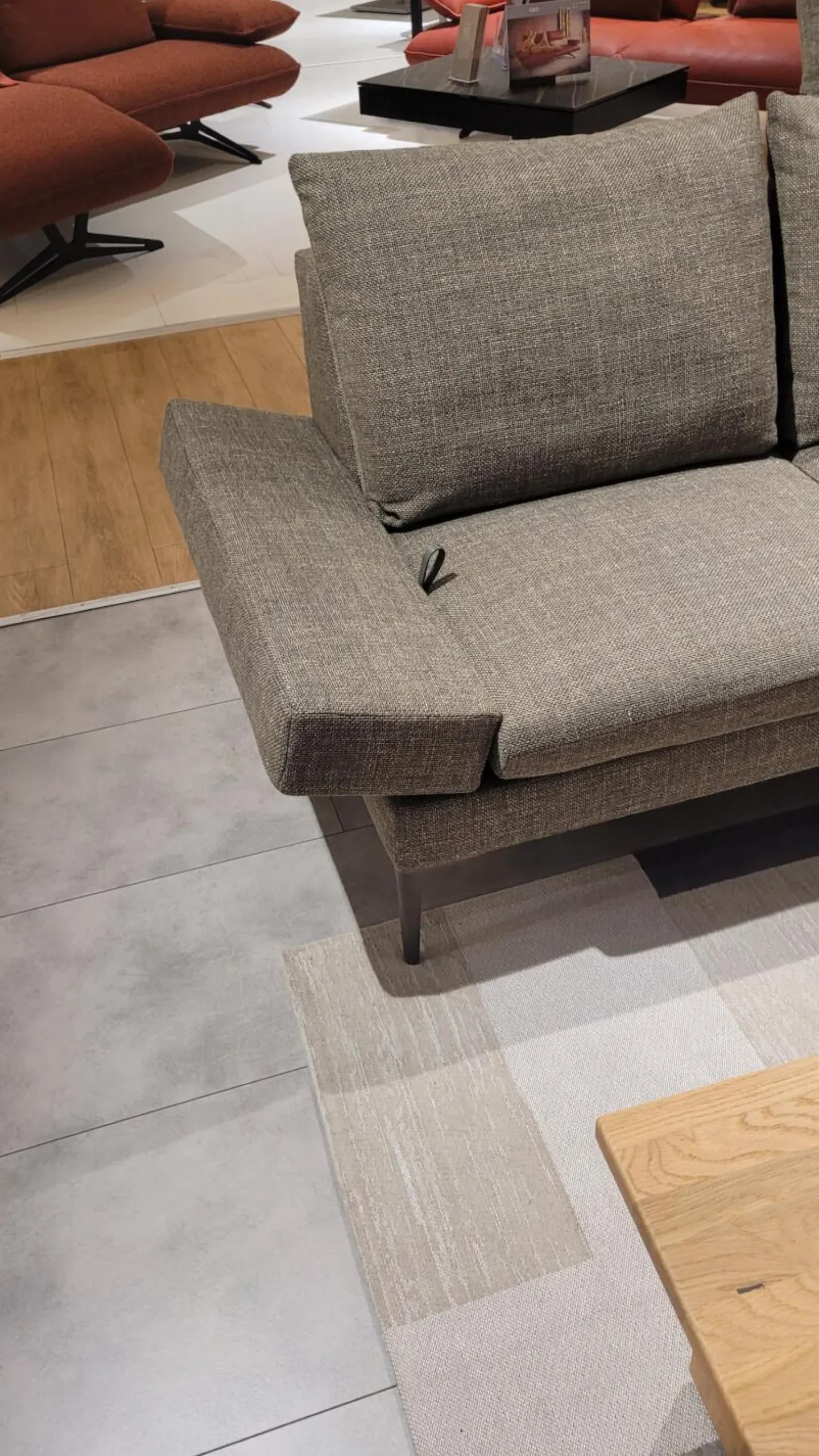 Jori Ecksofas|Ecksofa Tigra Landscape JR 2226 Stoff Siena C0006 Grau Grün Eckfuß Metall Schwarz Lackiert Mit Verstellbarer Armlehne