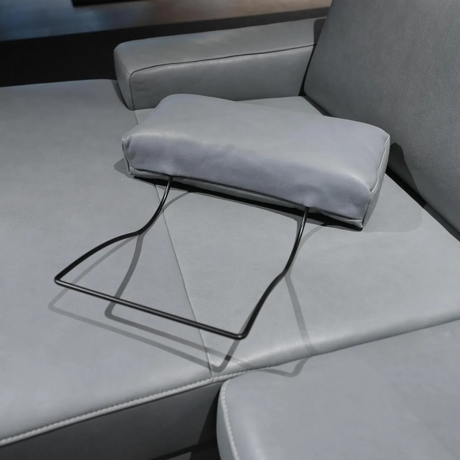 Koinor Ecksofas|Ecksofa Upgrade Leder B-Toro Colorado Faden 0321 Hellgrau