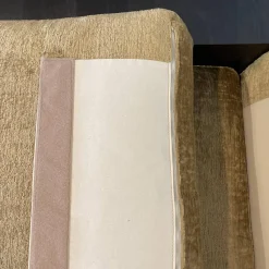 Violetta Ecksofas|Ecksofa Vita 9 Stoff 30 Gingerbread mit Kissen und integrierten Ablagen