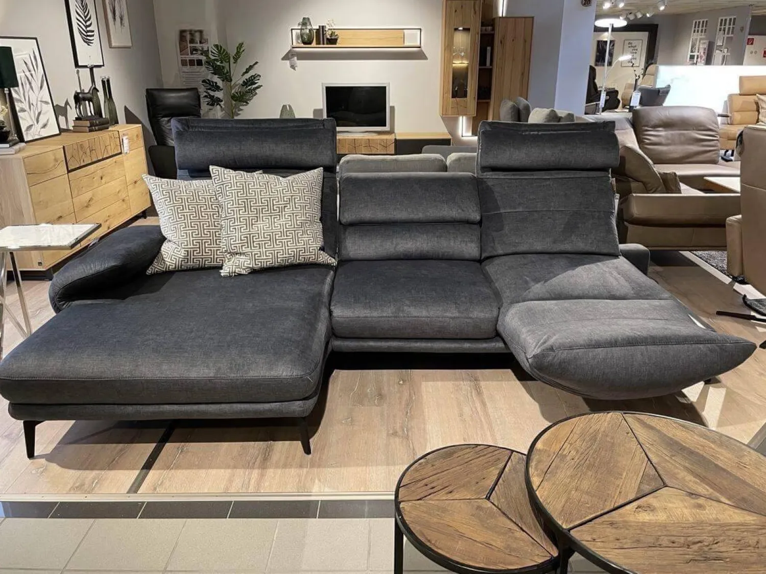 Hukla Ecksofas|Ecksofa VS-HU1158 Stoff Belief 20 Anthrazit Füße Metall Schwarz Mit Manueller Kopfpolsterverstellung