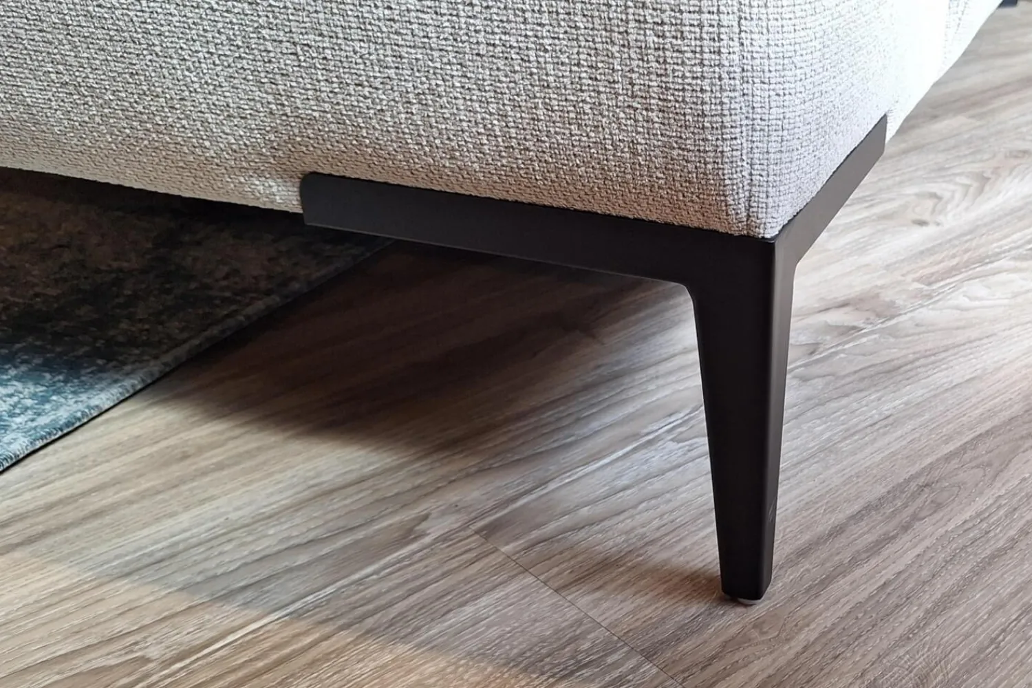 Rom Ecksofas|Ecksofa Wave Stoff Wandoo Naturelle Beige Füße Schwarz Lackiert