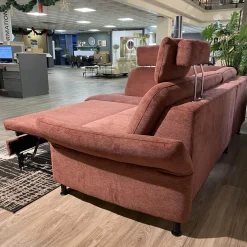 Zehdenick Ecksofas|Ecksofa ZE EM20010 Stoff Cyber Barolo Rot Füße Aluminium Schwarz Pulverbeschichtet Inklusive 2 Kopfstützen