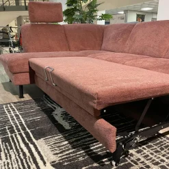 Zehdenick Ecksofas|Ecksofa ZE EM20010 Stoff Cyber Barolo Rot Füße Aluminium Schwarz Pulverbeschichtet Inklusive 2 Kopfstützen