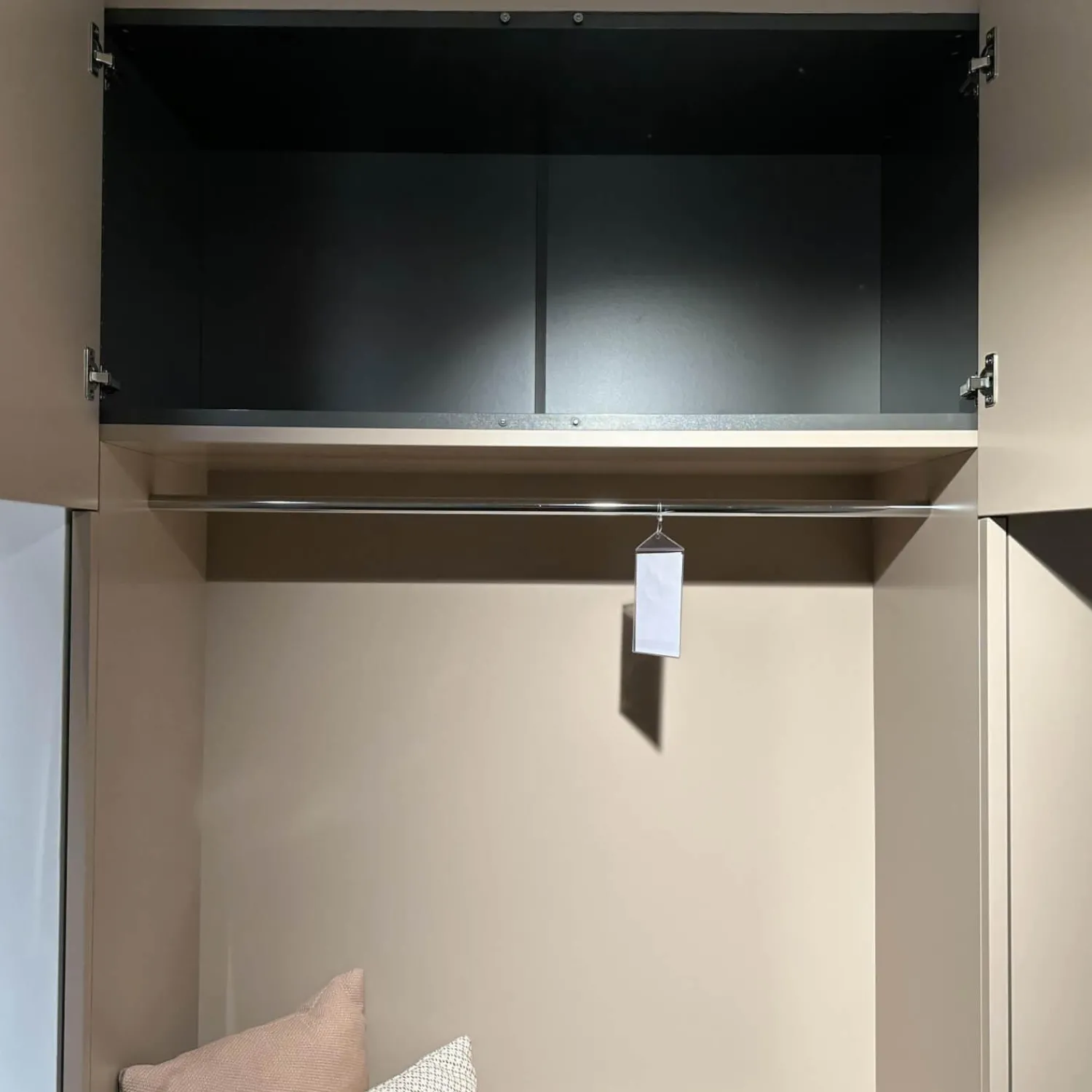 Schönbuch Kleiderschränke|Einbauschrank Cabin Lack Basis Matt Rosenholz Innen Melamin Dunkelgrau