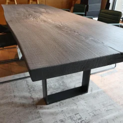 Heidingsfelder Manufaktur Esstische|Einstammtisch Naturkante Eiche Schwarz Geflammt Struktur Weiß Ausgebürstet