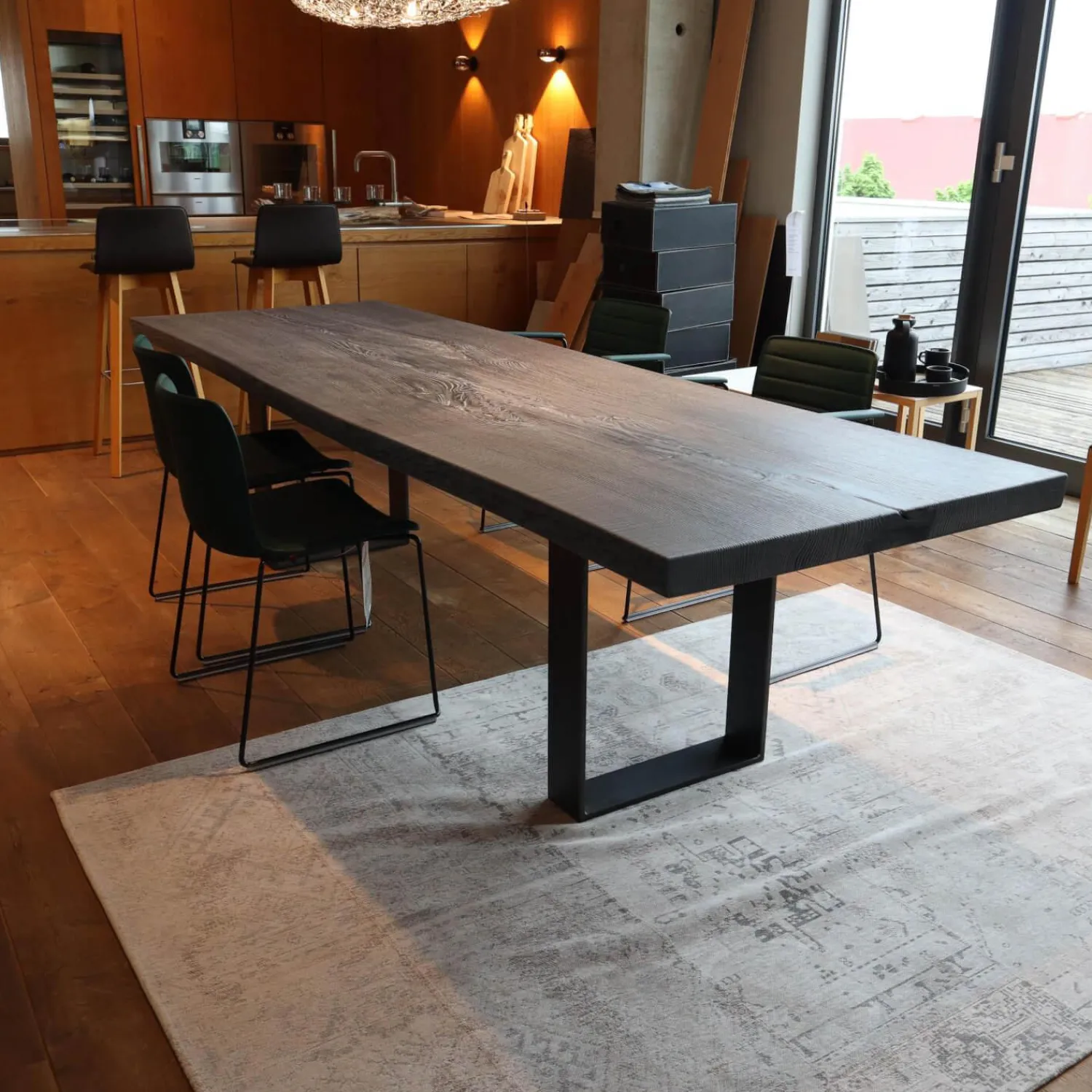 Heidingsfelder Manufaktur Esstische|Einstammtisch Naturkante Eiche Schwarz Geflammt Struktur Weiß Ausgebürstet