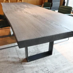 Heidingsfelder Manufaktur Esstische|Einstammtisch Naturkante Eiche Schwarz Geflammt Struktur Weiß Ausgebürstet