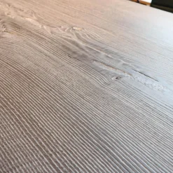 Heidingsfelder Manufaktur Esstische|Einstammtisch Naturkante Eiche Schwarz Geflammt Struktur Weiß Ausgebürstet