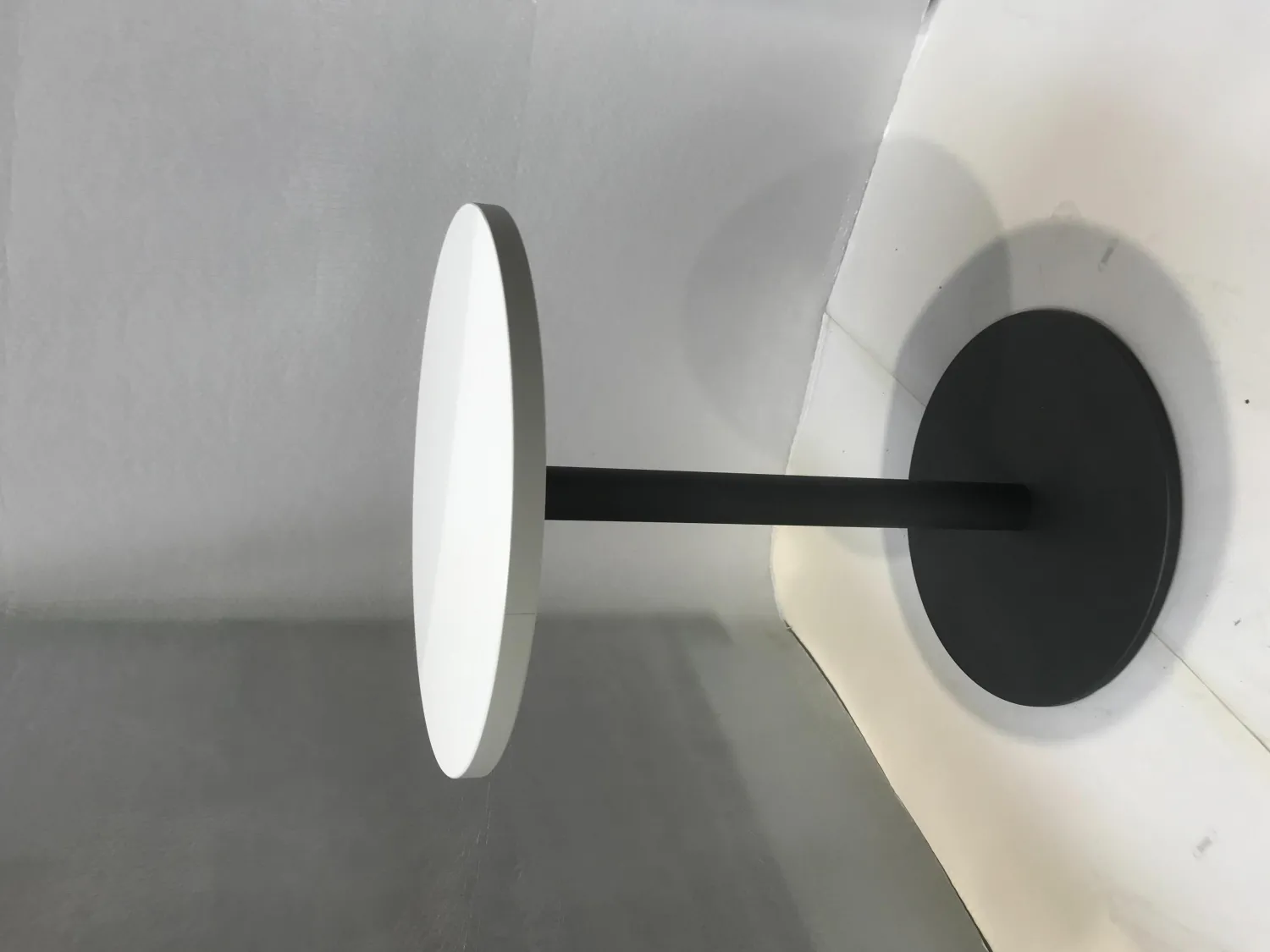 Brunner Schreibtische & Sekretäre|Einsäulentisch 3060 Tischplatte HPL Beschichtet Weiß Gestell Und Bodenplatte Stahl Anthrazit Metallic