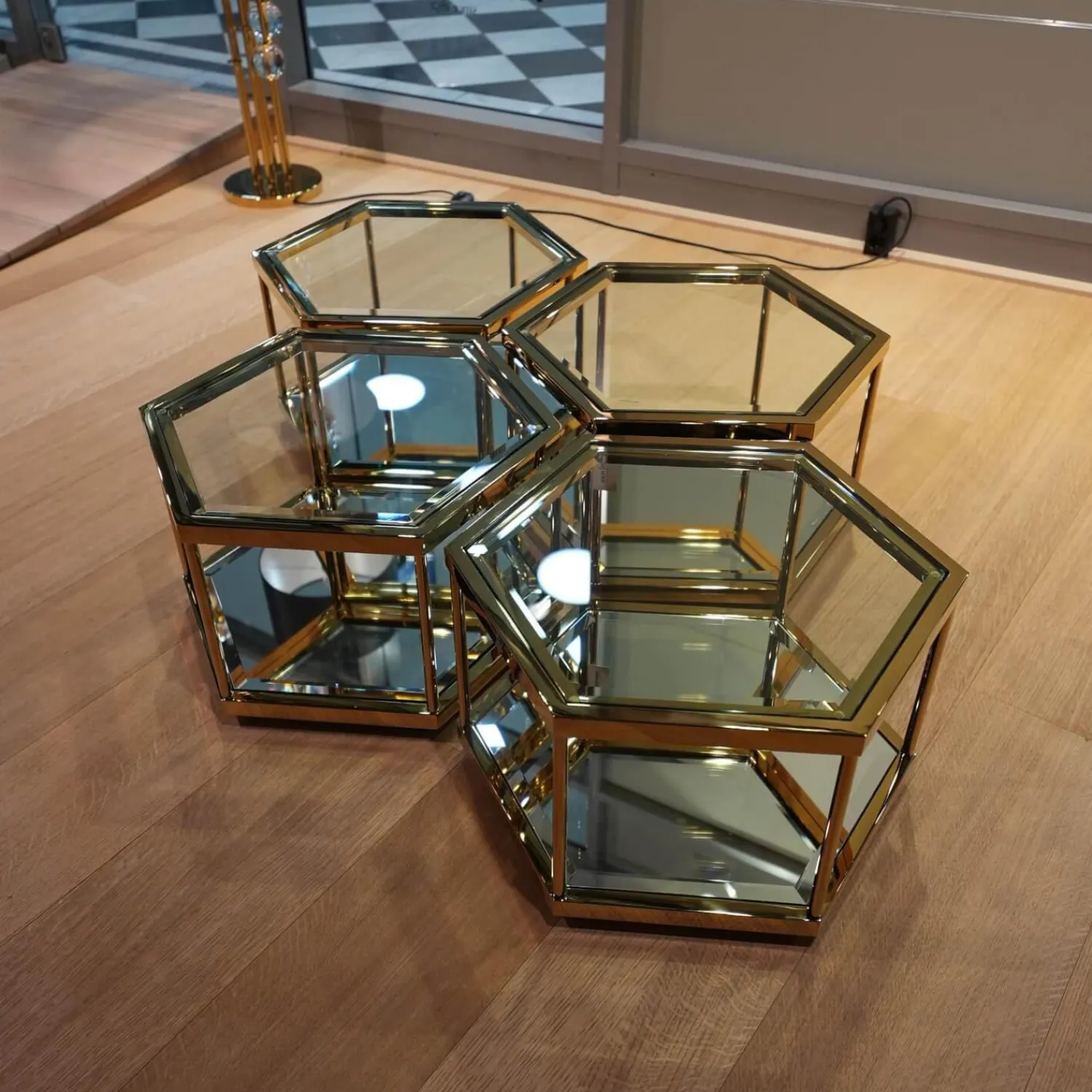 Eichholtz Couchtische|4er Ensemble Couchtisch Sax Platte Klarglas Metallrahmen Mit Gold-Finish